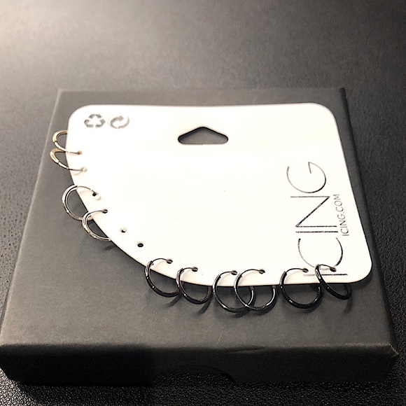 3/$20 Various coloured hoop earrings - Picture 1 of 2